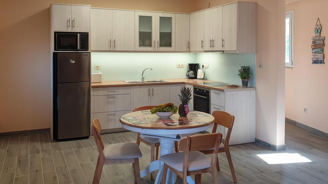 Helen Apartments & Studios Агиос Стефанос Экстерьер фото