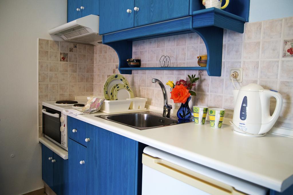 Helen Apartments & Studios Агиос Стефанос Экстерьер фото