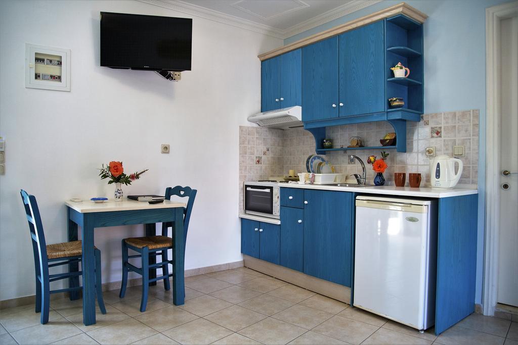 Helen Apartments & Studios Агиос Стефанос Экстерьер фото